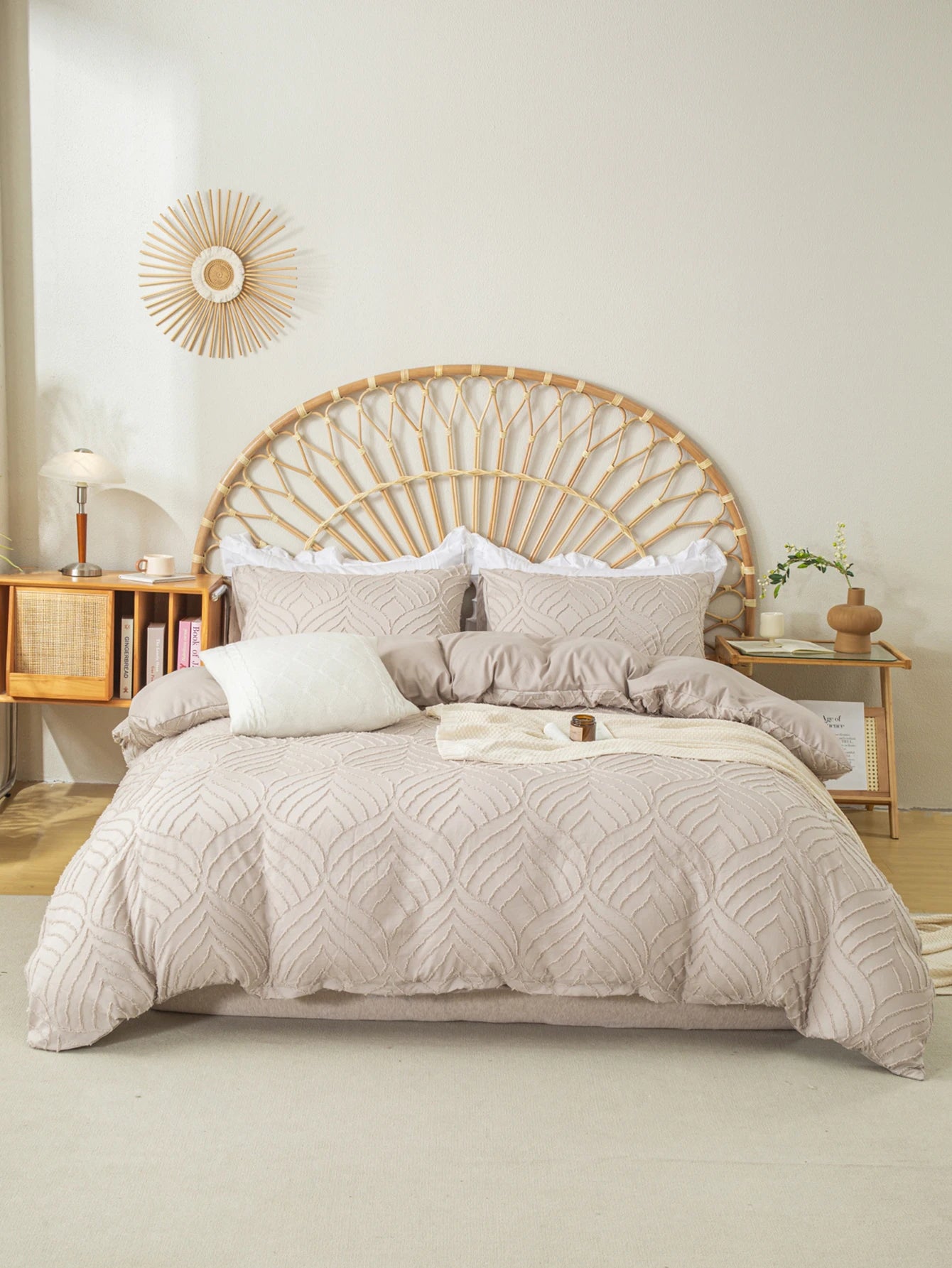 Smooth 3pcs Cutting flower Bedding Set with Zip Closure - Polyester, All-Season Comforter Set (Comforter & Pillow Shams Not Included)